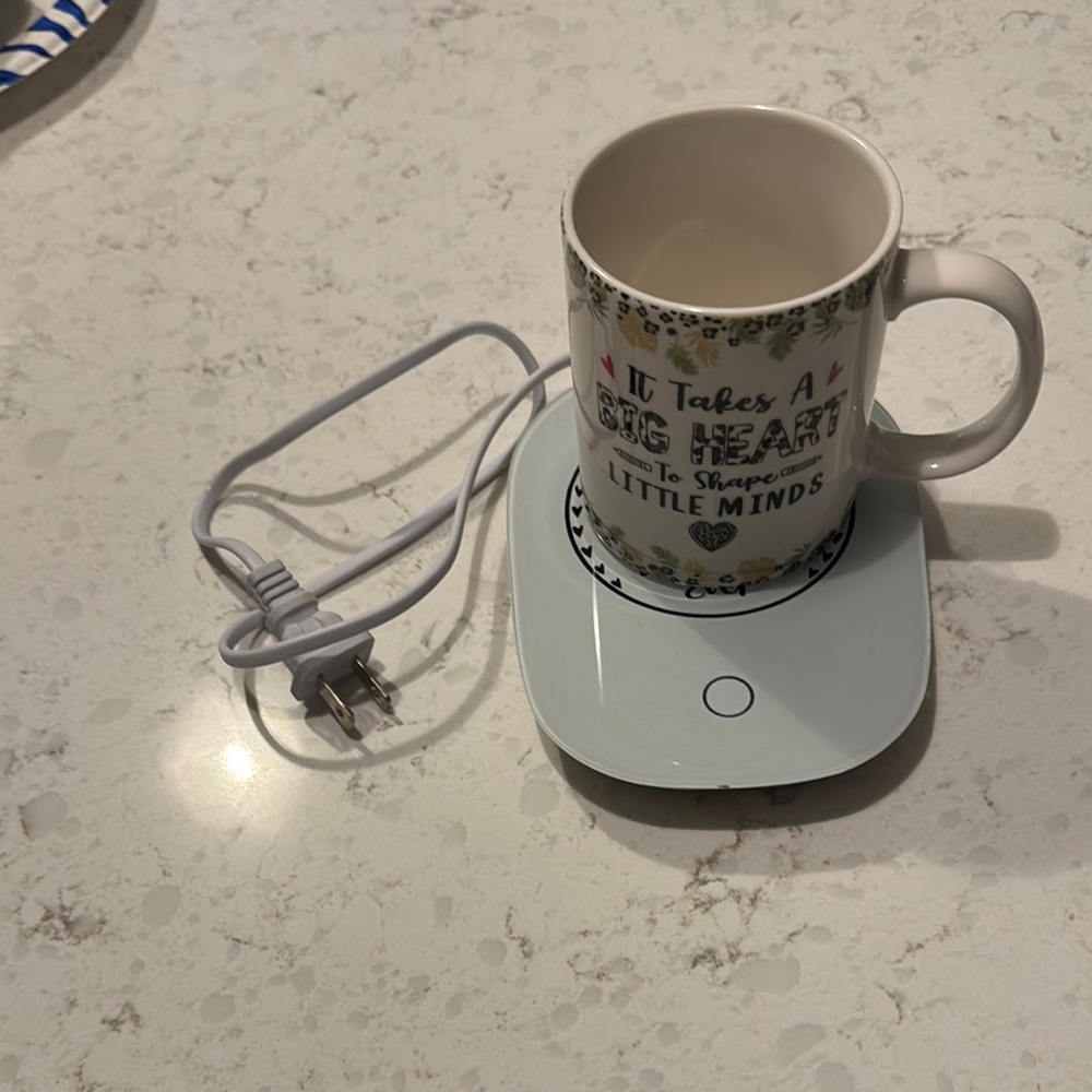 White Mug with Heartwarming Quote and electric warmer